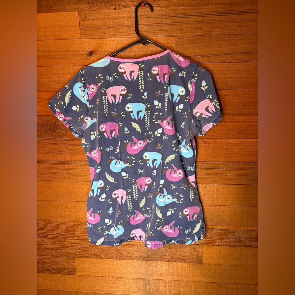 Sloth Scrub Top - Picture 2 of 4